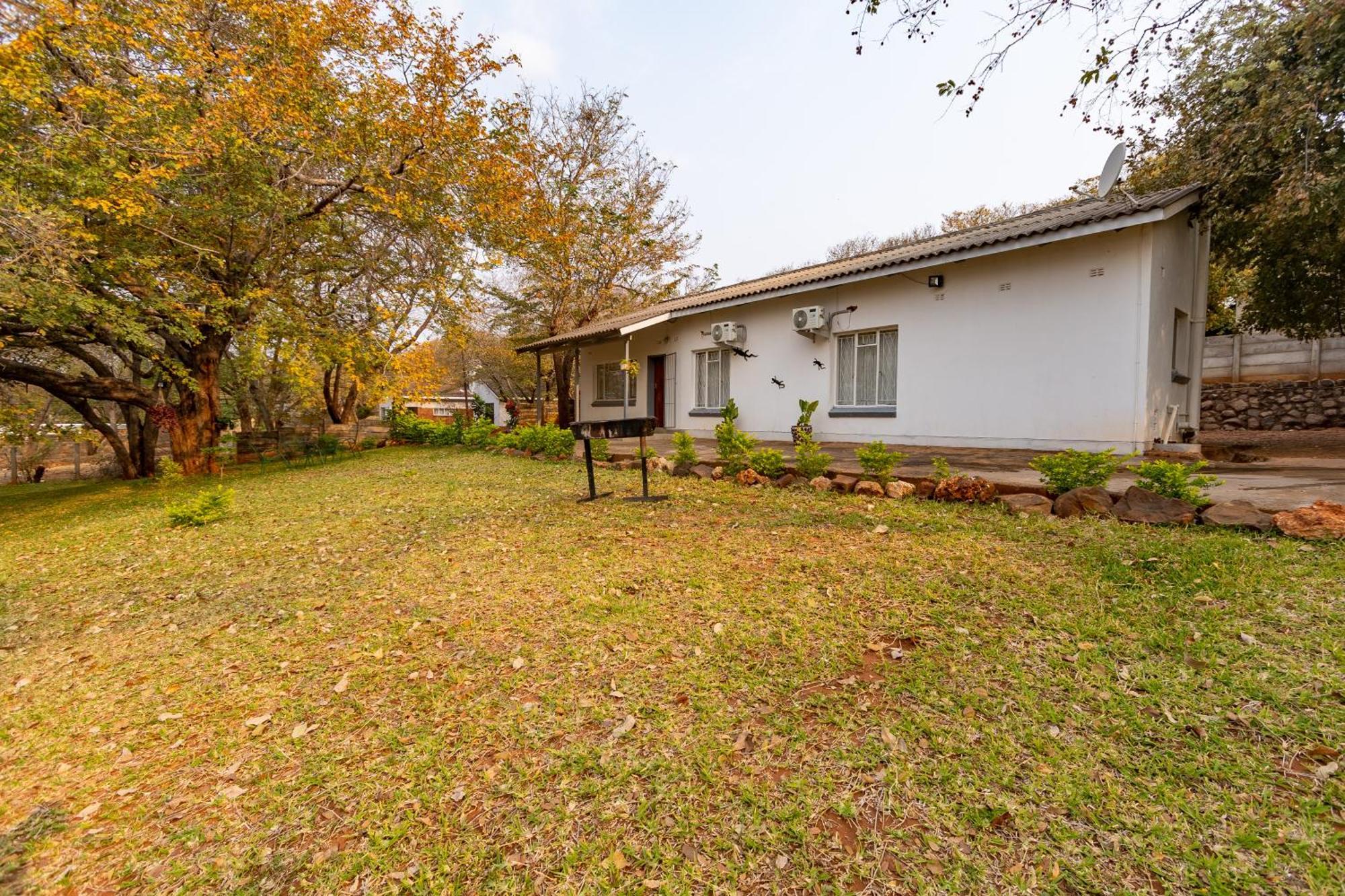 Wood Road Guest Lodge Victoria Falls Exterior foto