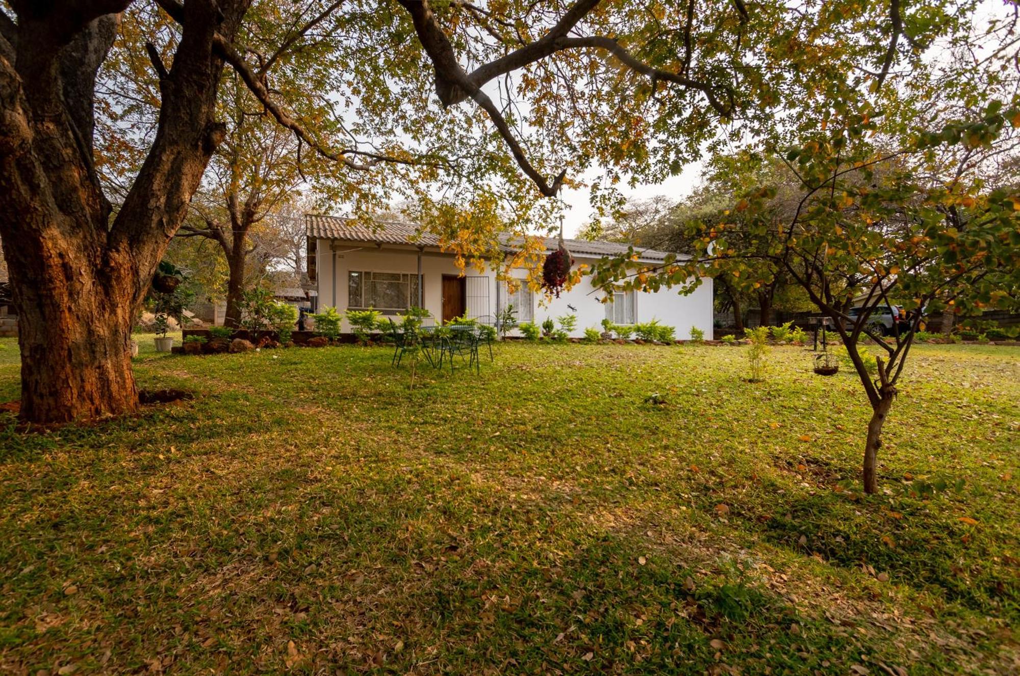 Wood Road Guest Lodge Victoria Falls Exterior foto