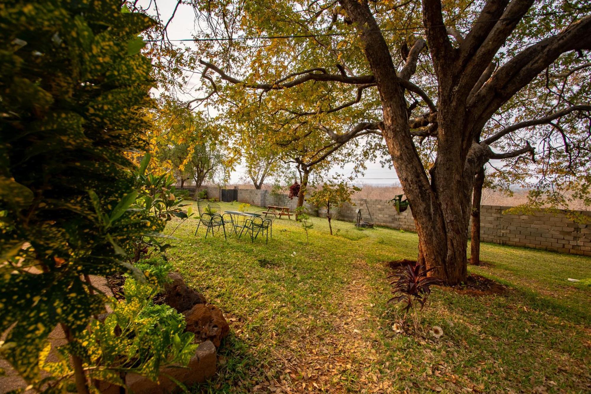 Wood Road Guest Lodge Victoria Falls Exterior foto
